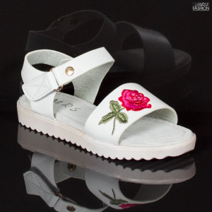 sandale fete cu design floral