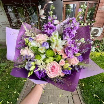 Buchet de flori "Armonie in mov"