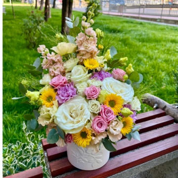 Aranjament floral „Eleganță de vară”