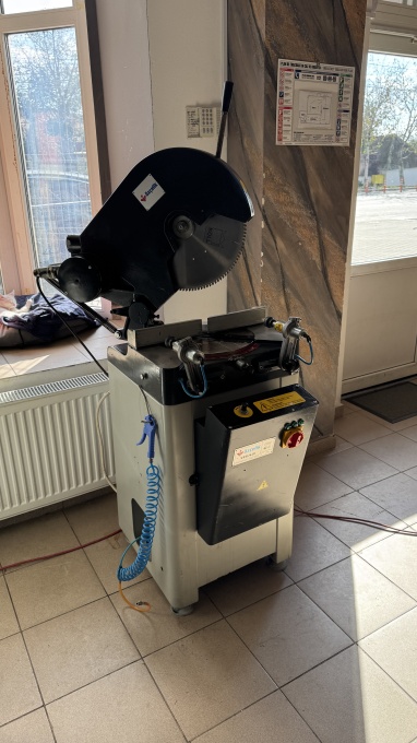 VEGA II M - Utilaj de debitat manual cu prindere pneumatica 400 mm SH