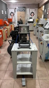 Presă Pneumatică pentru Armătură(1.2mm max) pentru găurit locașul la cremon și broască