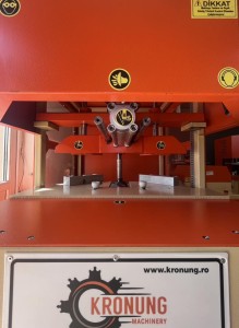 KRG 601 Utilaj automat de debavurat (4 freze) recunoastere automata a profilului toc si cercevea (3 grupuri de freza) - Img 2