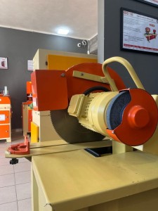 KRG 701 Utilaj de debitat armatura - Img 3