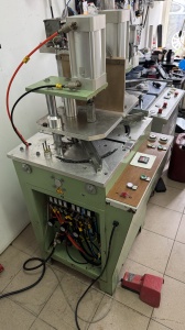 VANDUT URBAN AKS 1020 – Mașină de sudat cu un cap 0.2mm - Img 2