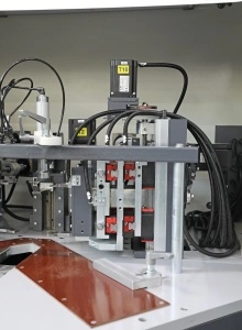 APEX AUTO – Presă automată pentru colțuri din aluminiu cu control servo - Img 5