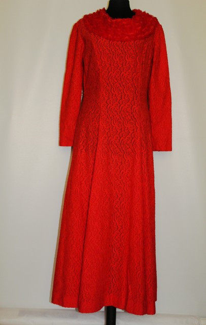 Lounge robe din dantela rosie anii '70