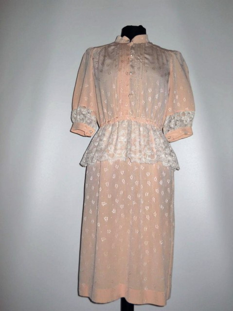 Rochie vintage roz pudra cu dantela anii '70
