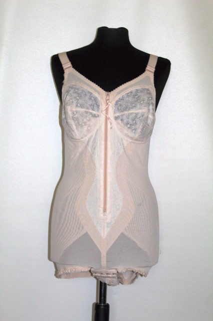 Body roz tip Slimming-All-In -One cu dantelă anii 60