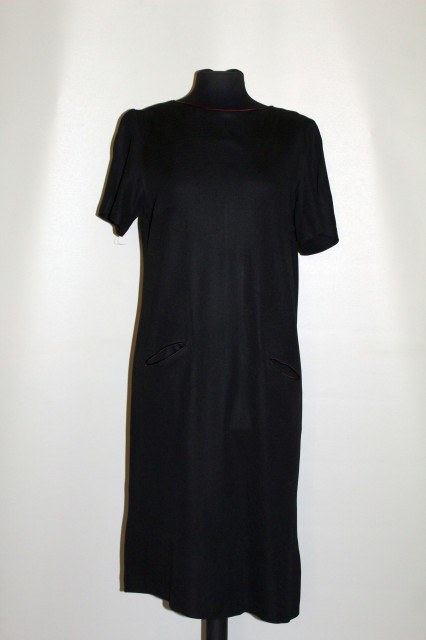 Rochie vintage neagra cu buzunare oblice anii '40