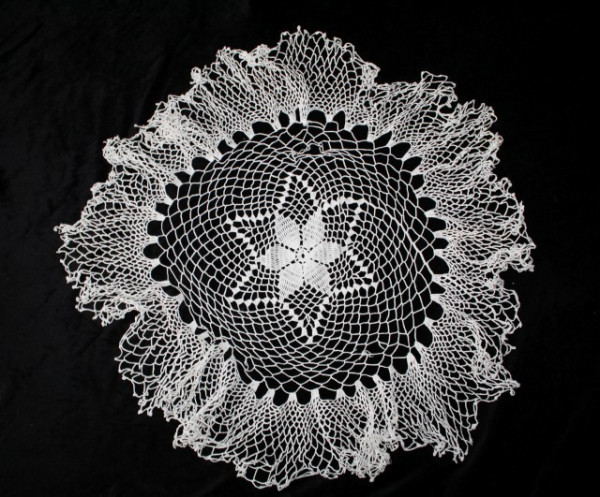 Dantela filet floare centrala anii '30