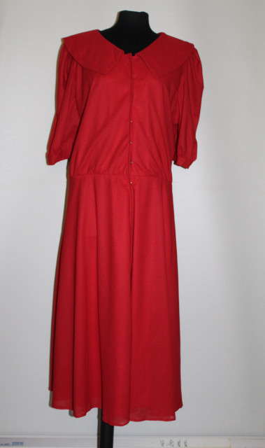 Rochie roșie guler bărcuță anii 70