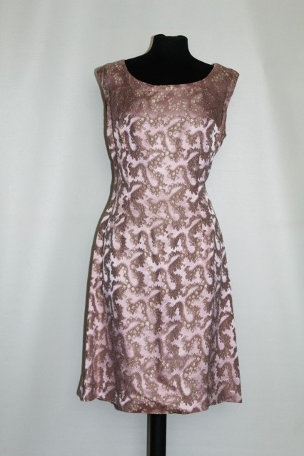 Rochie de ocazie din brocart roz anii '60