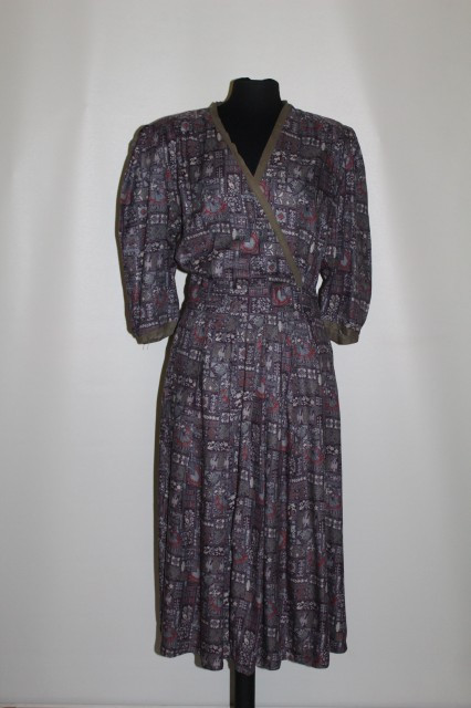 Rochie print abstract pe fond violet anii '70 - '80