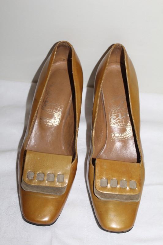 Pantofi muștar cu cataramă bicoloră anii 60