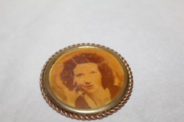 Brosa de doliu portret prioada edwardiana cca. 1910 - 1918.
