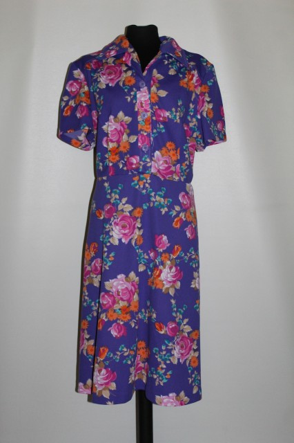 Rochie vintage flori multicolore pe fond violet anii 70