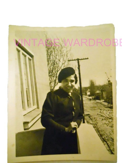 Foto vintage portret de femeie "bascuta" anii '40