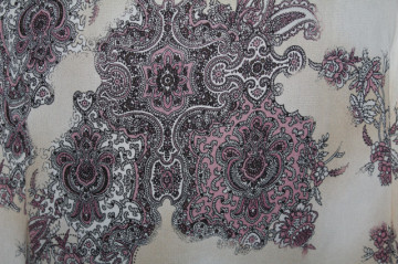 Bluza vintage din chiffon cu print paisley roz pe fond alb‑bej – anii ’90 - Img 5