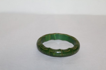 Bratara Art Deco sculptata din bachelita verde anii '40