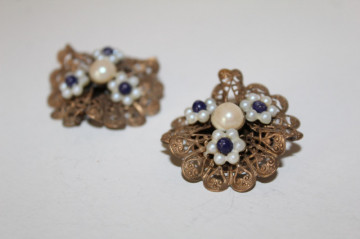 Clips vintage cu flori suprapuse – bijuterie anii ’40 - Img 3