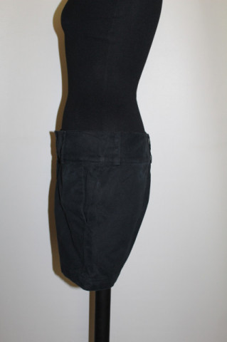 Pantaloni scurți Banana Republic din doc de bumbac negru – look clasic și versatil - Img 3