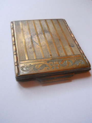 Pudriera Art Deco anii '20