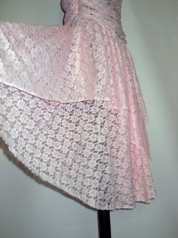 Rochie dantela roz anii '70