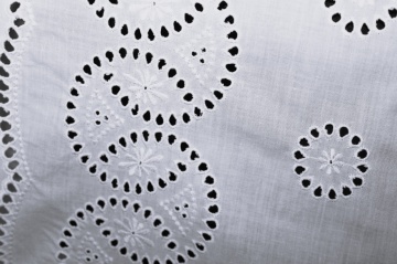 Rochie vintage albă cu broderie spartă – anii ’60 - Img 6