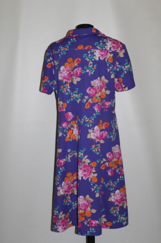 Rochie vintage flori multicolore pe fond violet anii 70