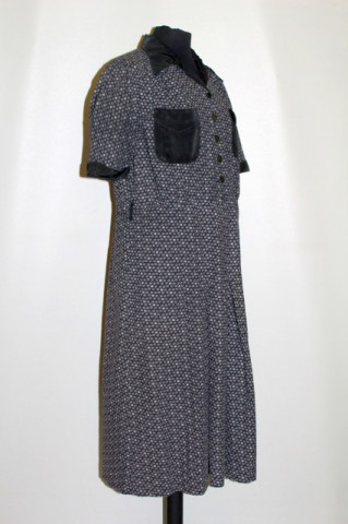Rochie vintage floricele pe fond negru anii 40