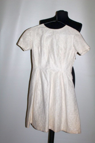 Rochie vintage îmbrăcată în tuille anii 50
