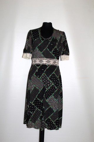 Rochie vintage inserții dantelă anii ’70 – floral pe fond negru, boho-chic - Img 2