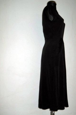 Rochie vintage neagra cu pliseuri laterale anii '40