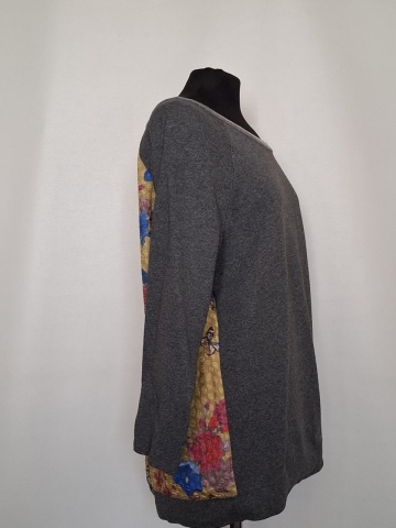 Bluza Wu’Side cu spate fluturi și flori – gri multicolor, vintage - Img 2