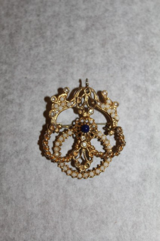 Brosa - pandativ cu ornament central albastru perioada edwardiana cca. 1900