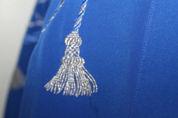 Cămașă retro Eva Kayan anii ’90 – mătase artificială albastru imperial cu broderie - Img 6