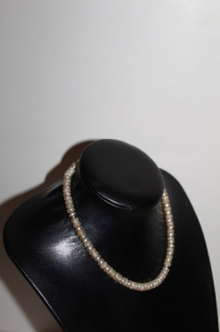 Colier din perle de sticlă anii 60