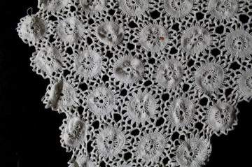 Dantela crochet model floral anii '50