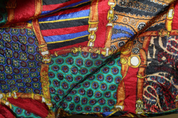 Jachetă retro cu print heraldic – vibe ’90 urban chic - Img 6