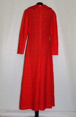 Lounge robe din dantela rosie anii '70