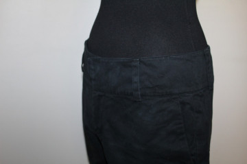 Pantaloni scurți Banana Republic din doc de bumbac negru – look clasic și versatil - Img 4