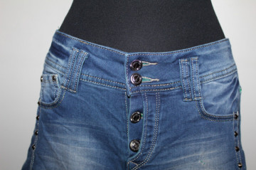 Pantaloni scurți jeans cu aplicații ținte – retro repro anii ’70 - Img 2