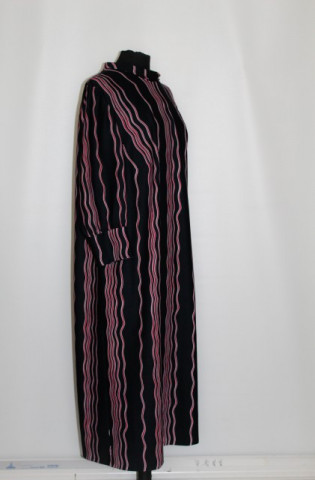 Rochie dungi rosii pe fond negru anii '70