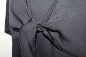 Rochie neagra de ocazie ornament suprapus anii '90