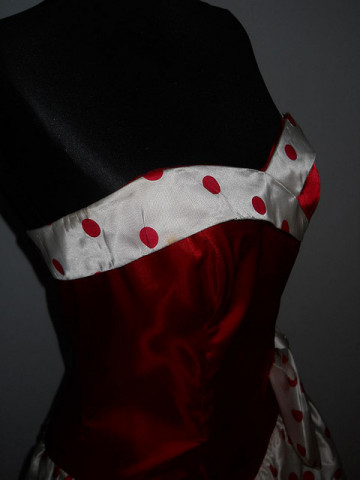 Rochie retro de ocazie  din satin, cu buline albe si rosii, anii '80.