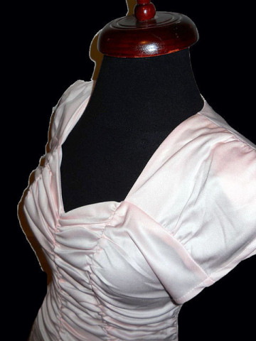 Rochie retro de ocazie roz deschis din dantela anii '80