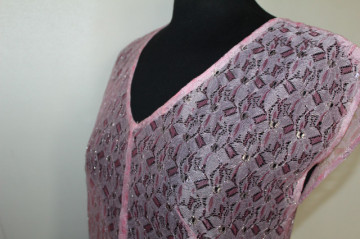 Rochie vintage din dantelă roz cu fir argintiu – anii ’70 - Img 5