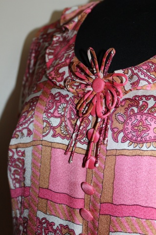Rochie vintage roz paisley – anii ’60, mătase mixtă, realizată manual - Img 7