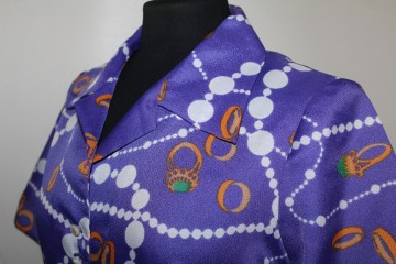 Rochie violet print bijuterii anii ’70 – mătase artificială, vintage chic - Img 5