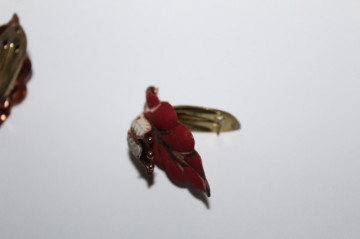 Shoe clip vintage din alamă și email – anii ’50‑’60, ornament frunză și floare - Img 4